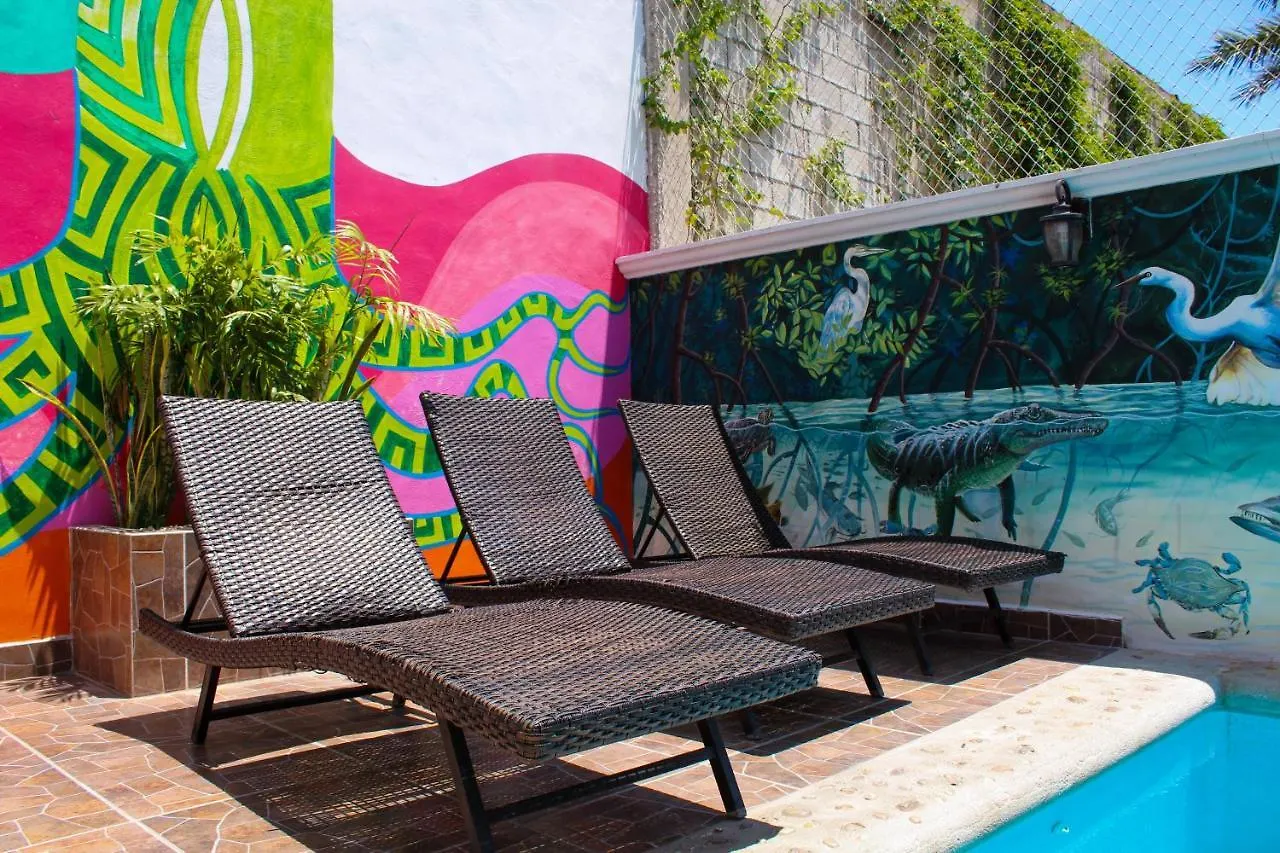 Hostelito Chetumal Hotel + Hostal